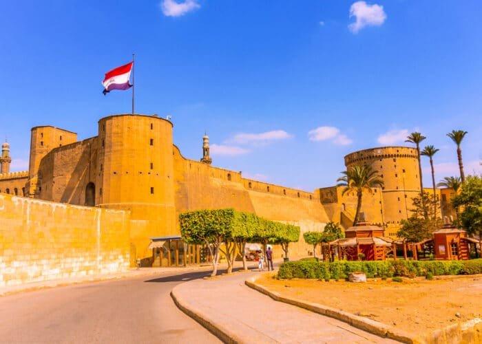 Muro exterior de la ciudadela de Saladino, una estructura histórica de piedra.