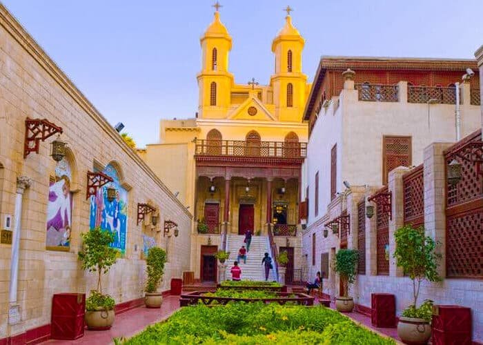 Iglesia Colgante en El Cairo, Egipto, con su arquitectura única.