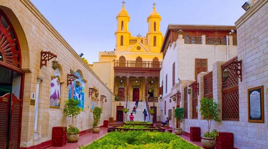 Iglesia Colgante en El Cairo, Egipto, con su arquitectura única.