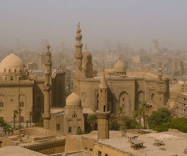 Sultán Hassan y la Mezquita Al-Rifai en El Cairo, arquitectura impresionante.