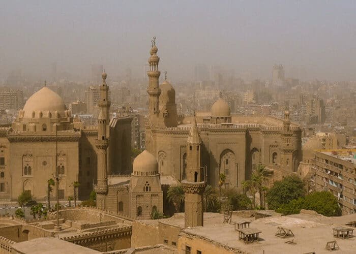 Sultán Hassan y la Mezquita Al-Rifai en El Cairo, arquitectura impresionante.