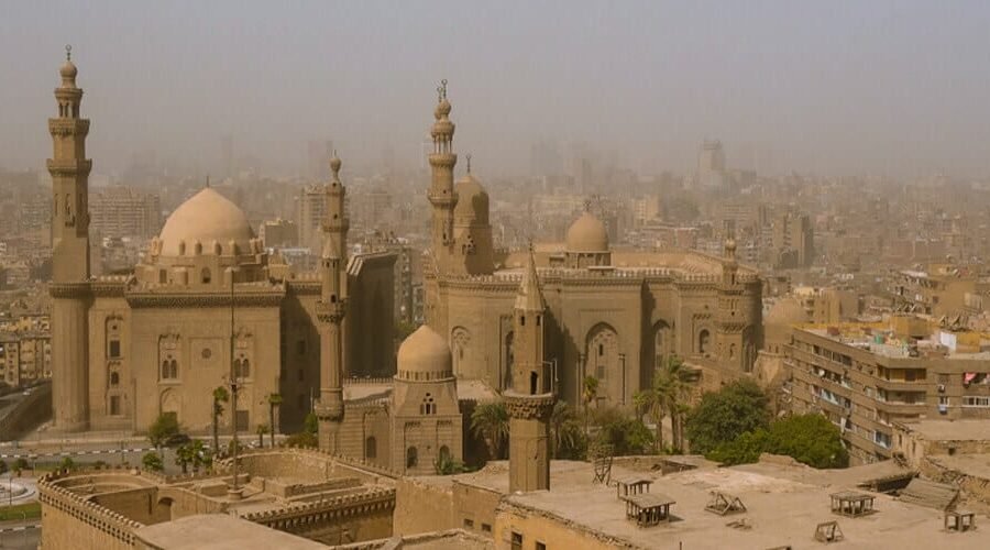 Sultán Hassan y la Mezquita Al-Rifai en El Cairo, arquitectura impresionante.
