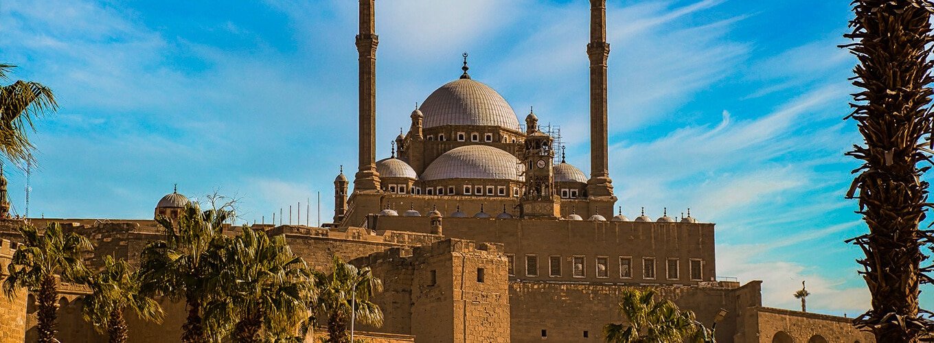 Una-maravillosa-foto-remota-de-la-Ciudadela-de-Saladino-en-el-cairo Vista remota impresionante de la Ciudadela de Saladino en El Cairo.