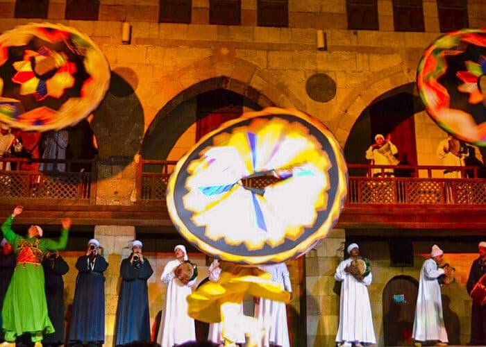 Espectáculo vibrante de La Agencia Al Ghouri en El Cairo.