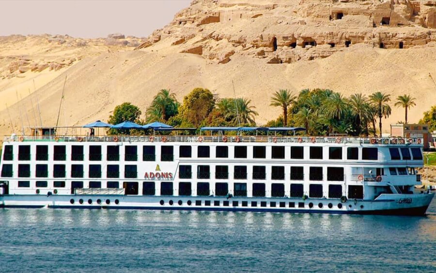 Crucero por el Nilo mostrando vistas escénicas y monumentos históricos en Luxor y Asuán.