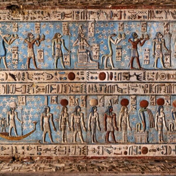 Dibujo faraónico en el techo del templo de Dendera.