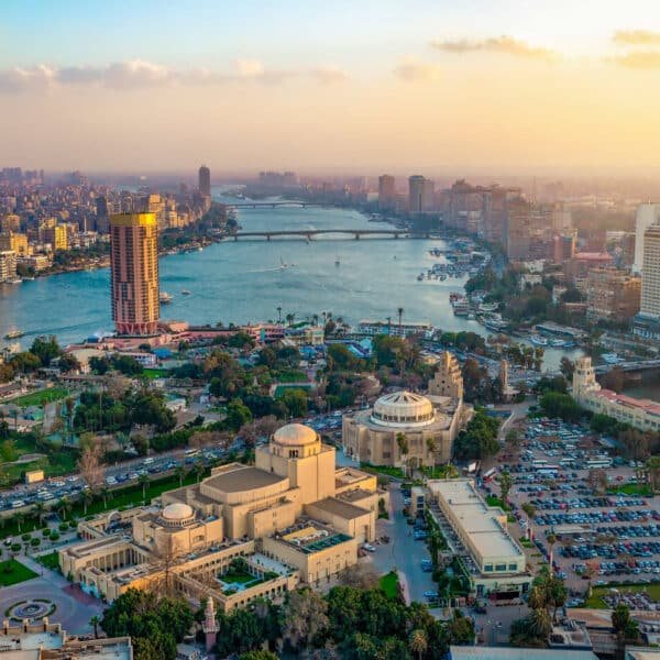 Atardecer en el horizonte del Cairo desde una torre