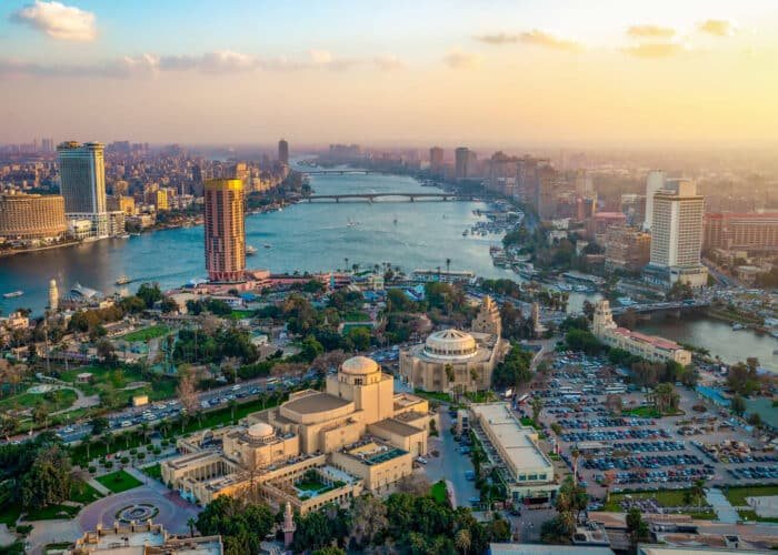 Atardecer en el horizonte del Cairo desde una torre
