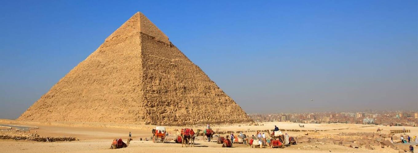 Vista impresionante de la Gran Pirámide de Giza en Egipto.