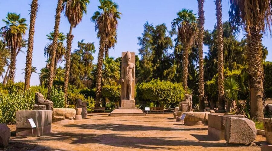 Vista panorámica de las ruinas de la ciudad de Menfis en El Cairo, Egipto.