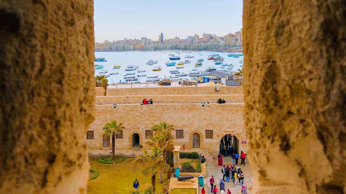 Vista impresionante de Alejandría desde la Ciudadela de Qaitbay.