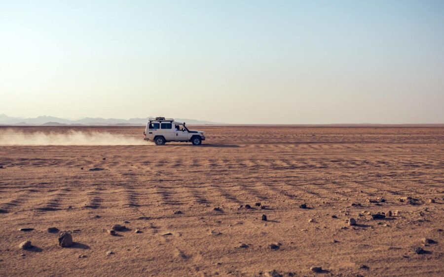 Safari en jeep por el oasis de Bahariya en el desierto egipcio.