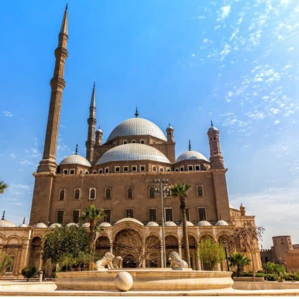 Edificio de la Mezquita de Muhammad Ali en la Ciudadela, reflejando su grandeza arquitectónica.