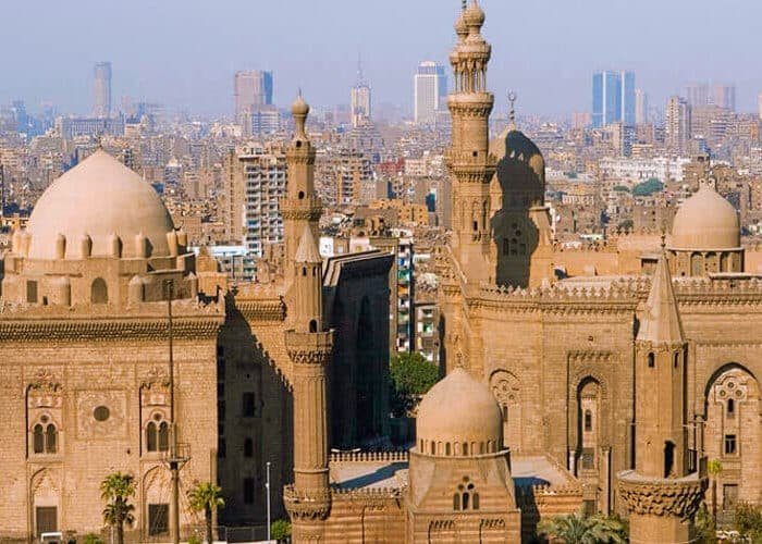 Mezquita del Sultán Hassan y mezquita Al-Raf, arquitectura impresionante en Egipto.
