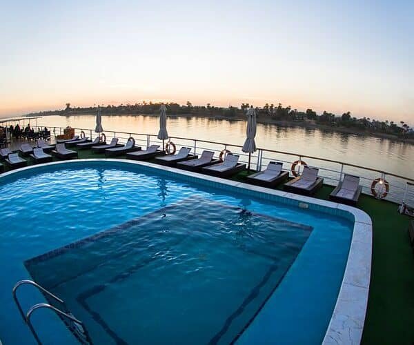 Sara disfrutando de un crucero en el río Nilo.