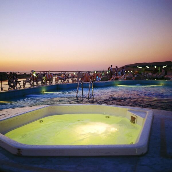 Vista panorámica desde el crucero Grand Princess en el río Nilo.
