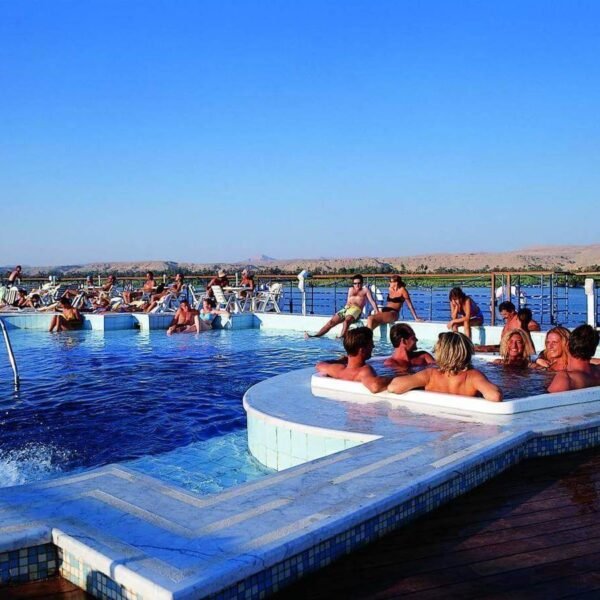 Crucero Grand Princess por el Nilo con paisajes hermosos y sitios históricos.