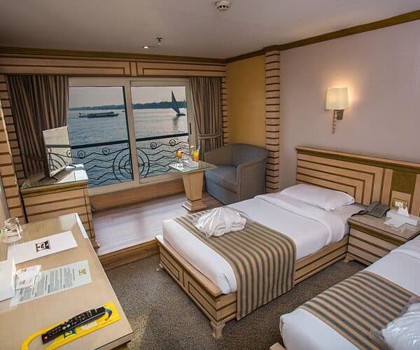 Princesa Sarah disfrutando de un crucero por el río Nilo.