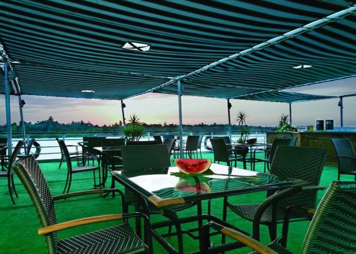 Radamis disfrutando de un crucero por el Nilo con vistas panorámicas