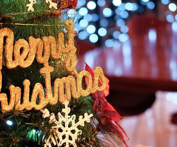 Decoraciones coloridas para Navidad en Egipto.