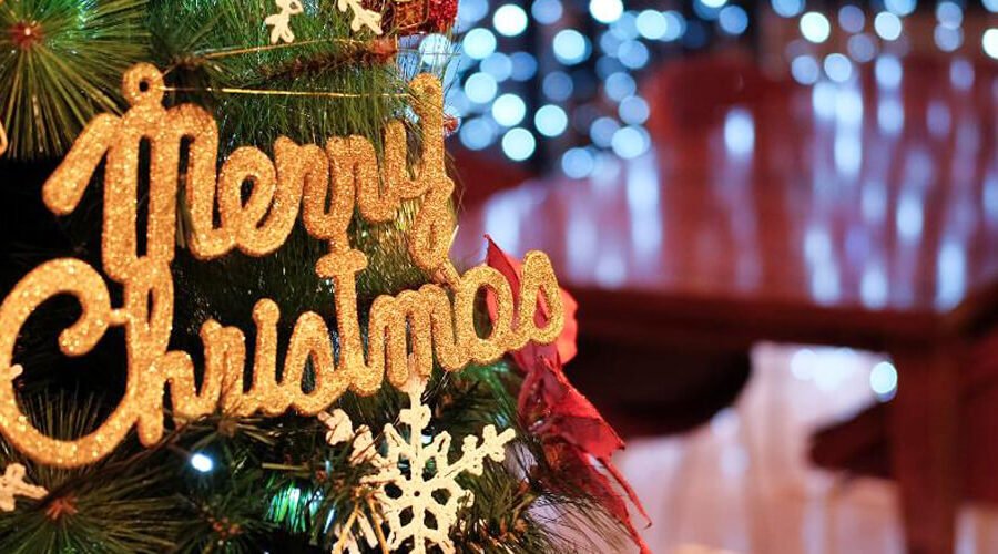 Decoraciones coloridas para Navidad en Egipto.