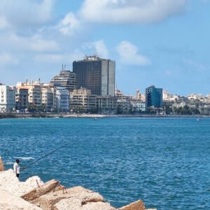 Vista espectacular de la playa de Alexandria con arena dorada y aguas cristalinas.