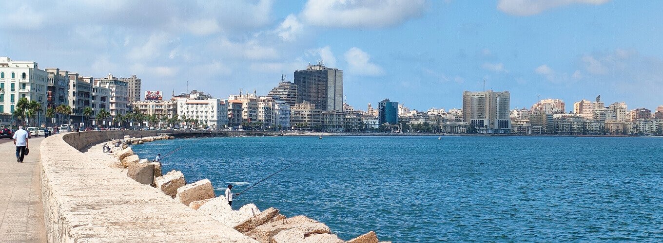 Excelentes-fotografías-de-la-playa-de-Alexandria. Vista espectacular de la playa de Alexandria con arena dorada y aguas cristalinas.