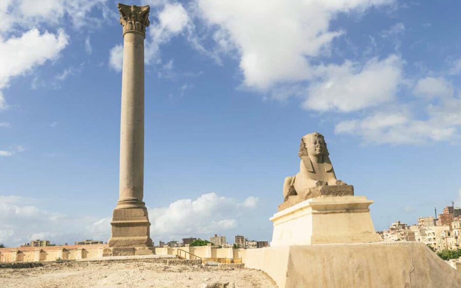 Columna de Pompeyo, un monumento antiguo en Alejandría, Egipto.